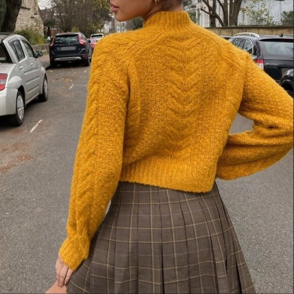 AritziaSundayBestMellyKnitSweaterGoldenYellowSSmall - Picture 5 of 10